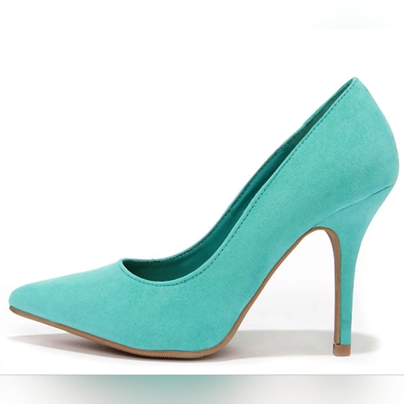 Pointed Heels - Picture 2 of 5